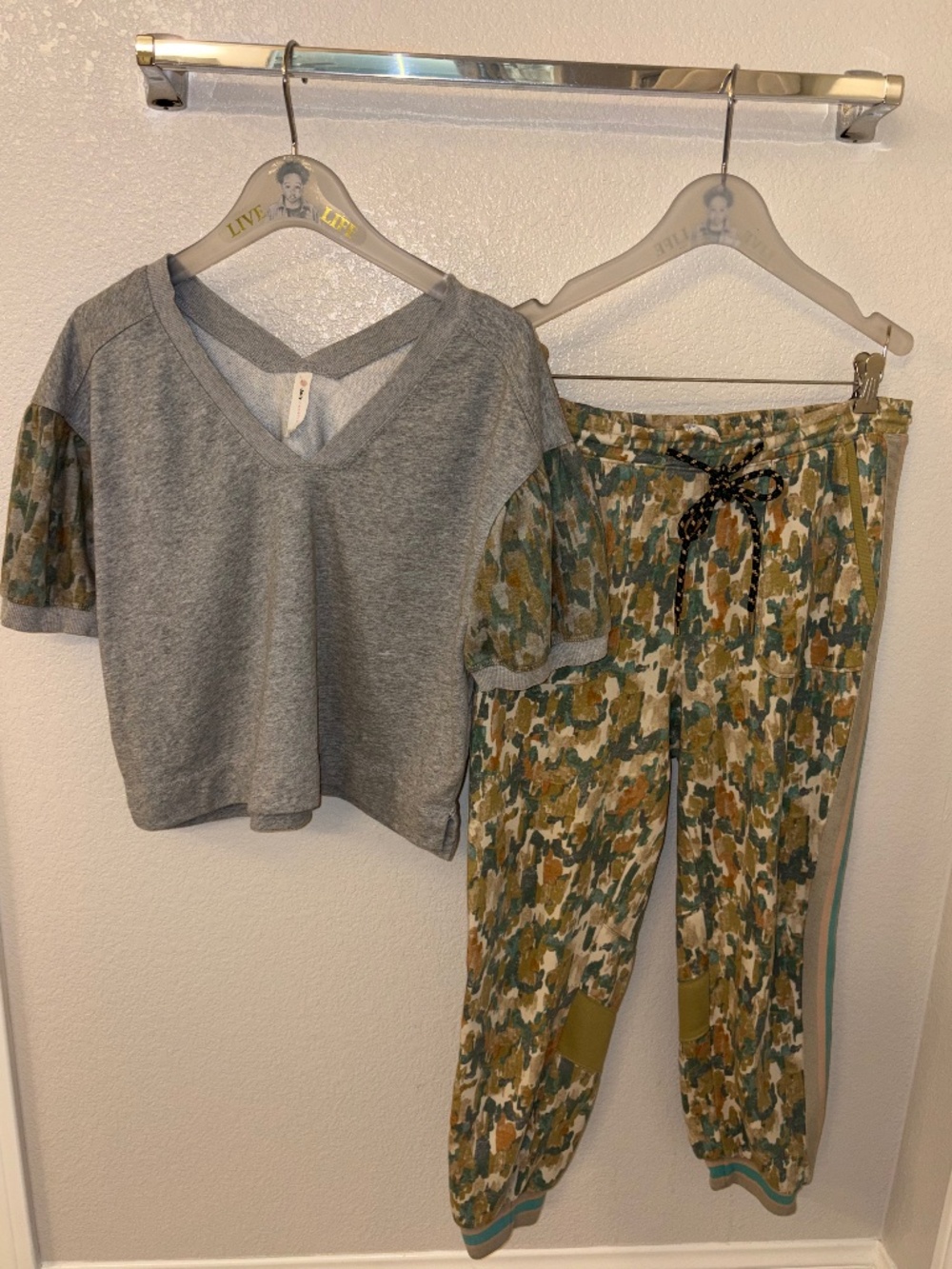 ANTHROPOLOGIE DAILY PRACTICE Set Gray Camo Top Joggers Size S